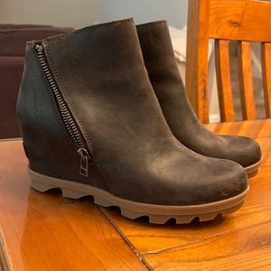 Dark brown Sorel chelsea boots